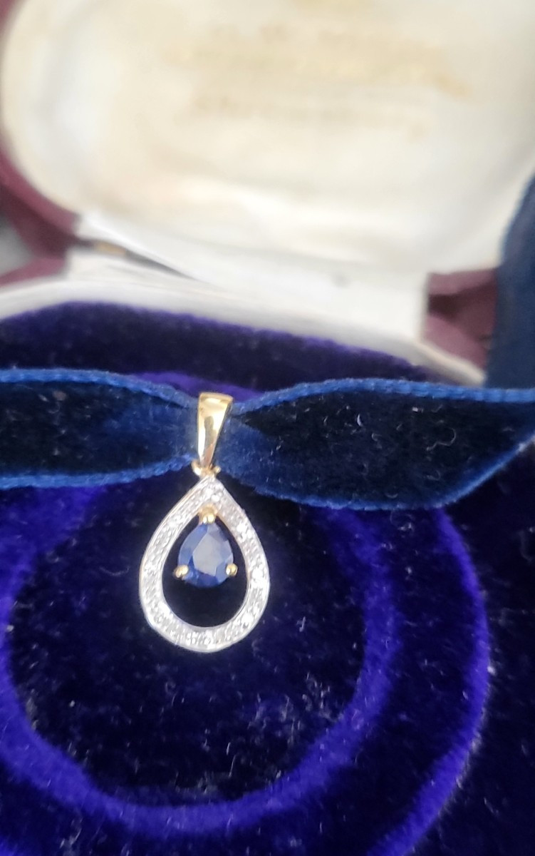 Vintage Sapphire And Diamond Pendant  Set In 18ct White And Yellow Gold -photo-3