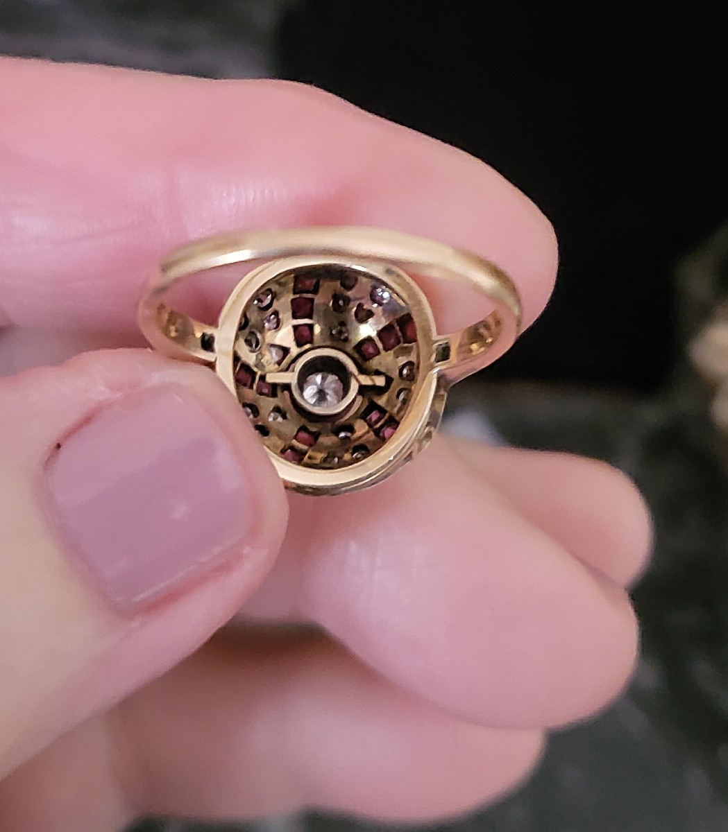 Art Déco Bague Bombée serti Des Rubis et Diamants -photo-3