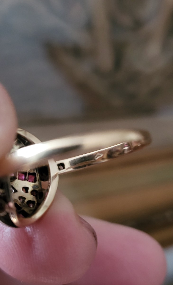 Art Déco Bague Bombée serti Des Rubis et Diamants -photo-4