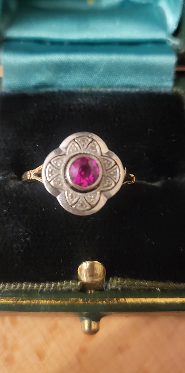 Bague Belle Époque en Or 18ct sertie d'un Rubis