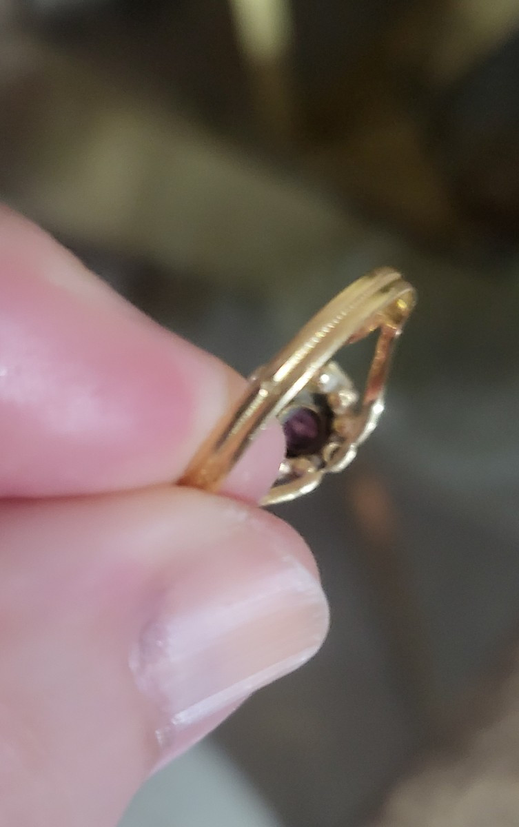 Antique 18k Gold Ring Set With A Garnet -photo-1
