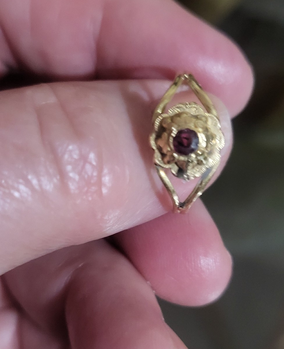 Antique 18k Gold Ring Set With A Garnet -photo-4