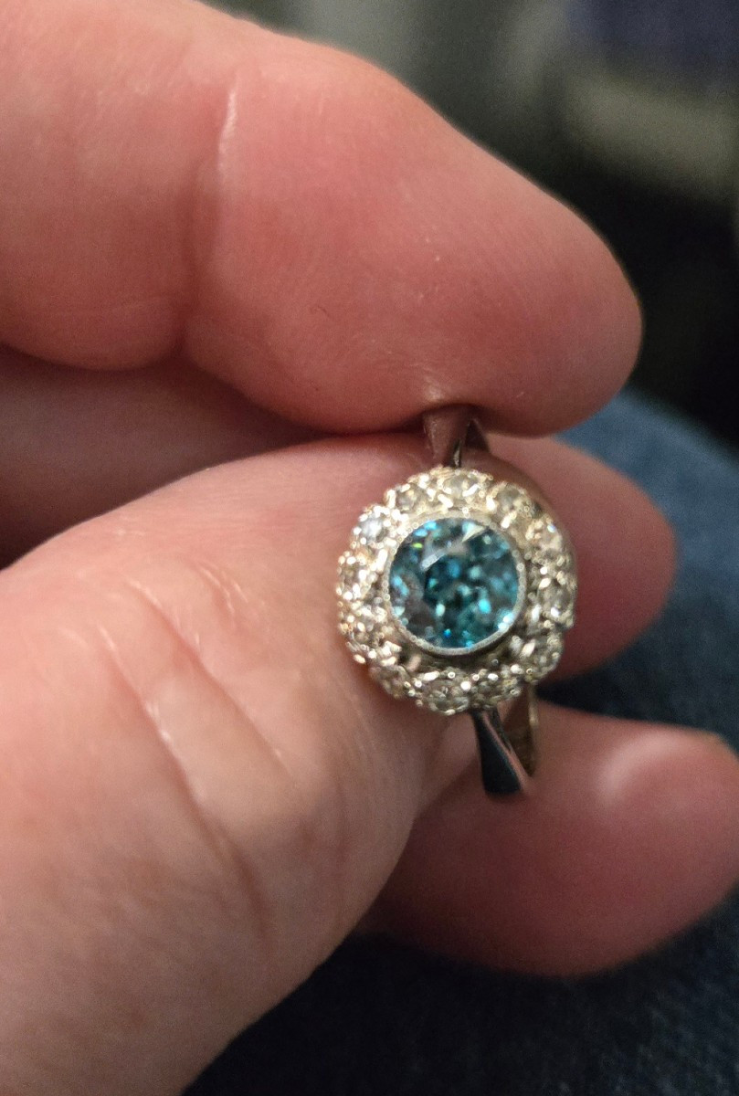 Bague  Art Déco en Or blanc 18ct, sertie d'un Zircon Bleu et Diamants -photo-2