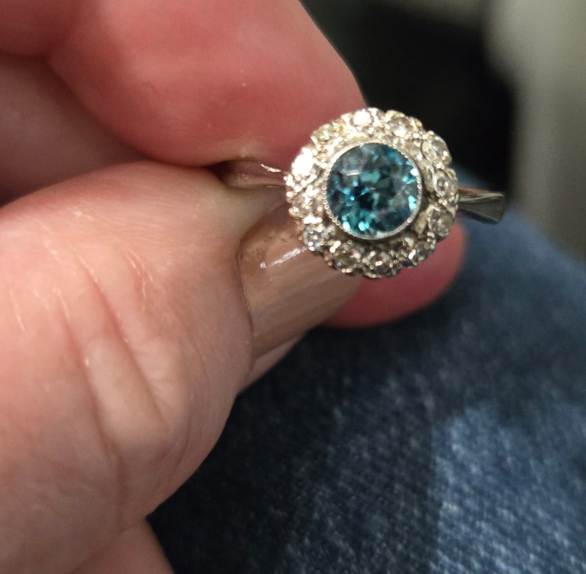 Bague  Art Déco en Or blanc 18ct, sertie d'un Zircon Bleu et Diamants -photo-3