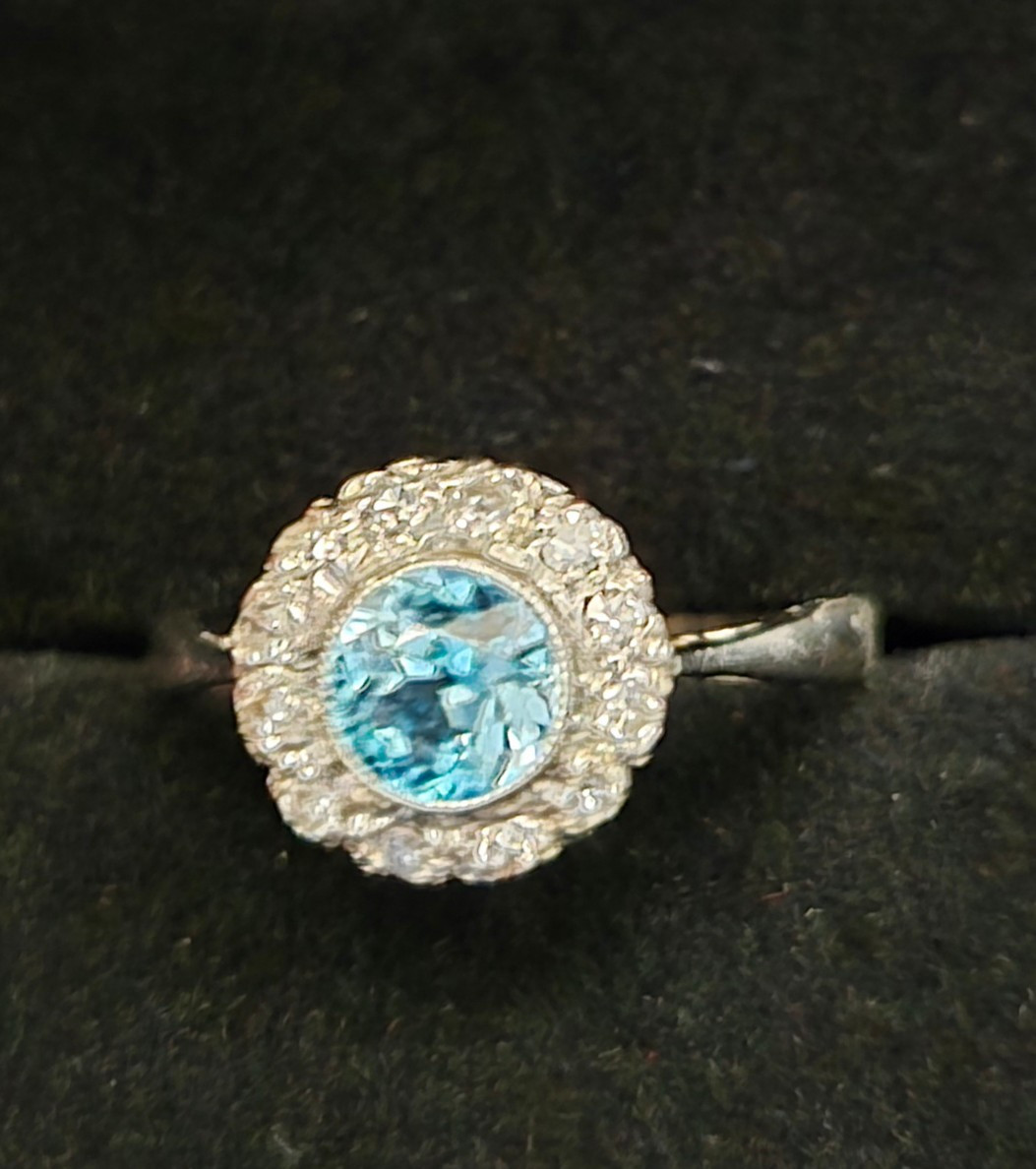 Bague  Art Déco en Or blanc 18ct, sertie d'un Zircon Bleu et Diamants -photo-4