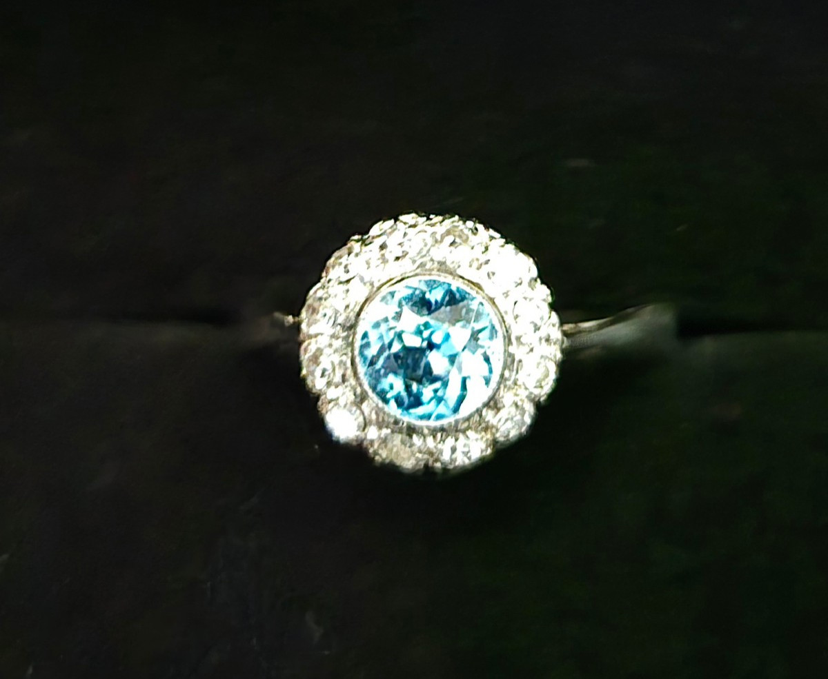 Bague  Art Déco en Or blanc 18ct, sertie d'un Zircon Bleu et Diamants 