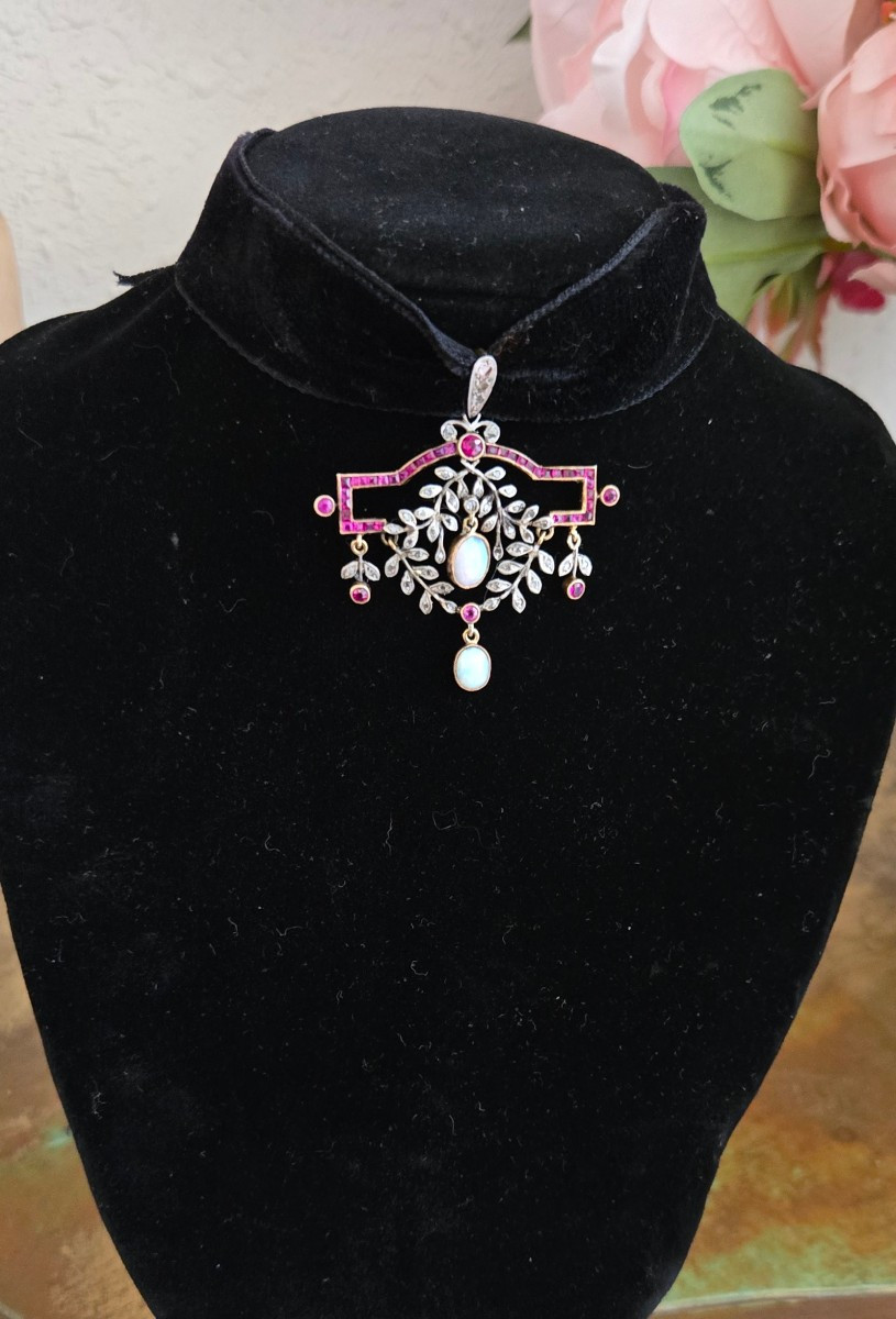 Pendentif Art Déco en Or 18cts serti de Spinelles Rouge et de Diamants 