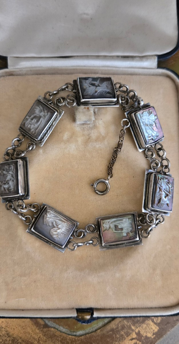 Bracelet Italien Art Déco, orné de Camées en Argent 