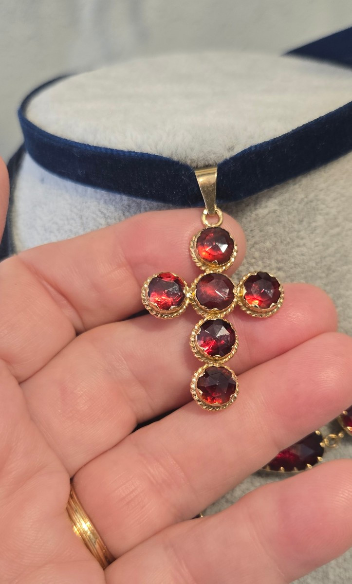 Cross - 18ct Gold Perpignan Garnets-photo-2