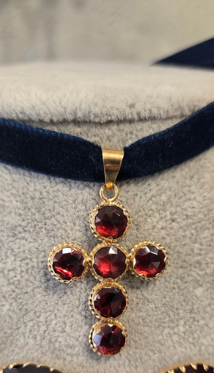 Cross - 18ct Gold Perpignan Garnets-photo-2