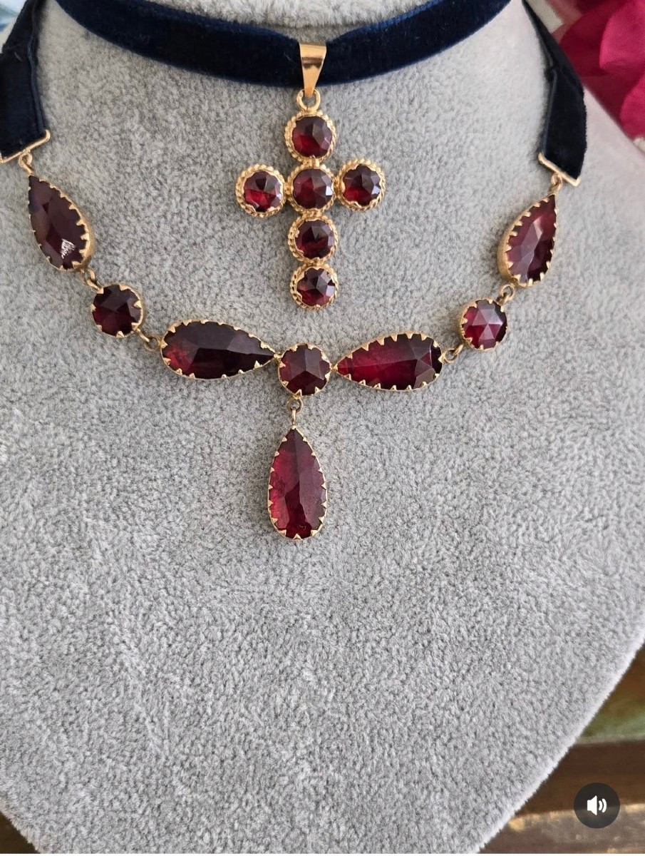Cross - 18ct Gold Perpignan Garnets-photo-3