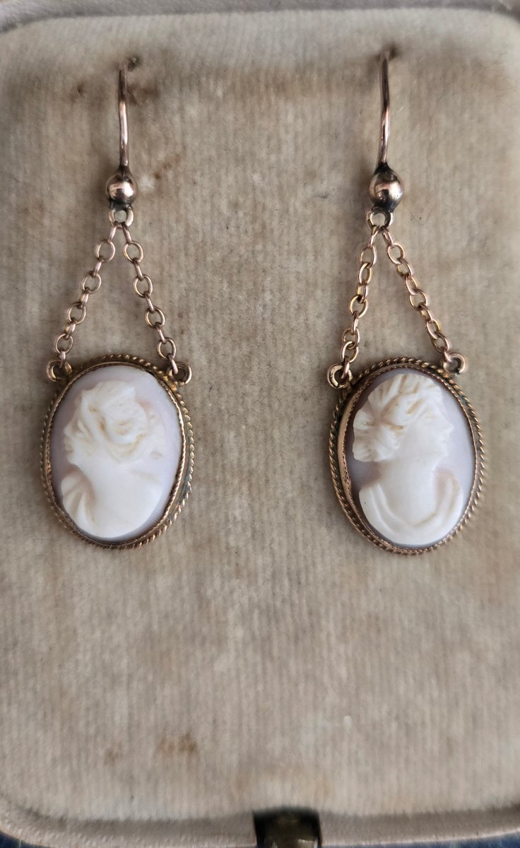 Boucles d'oreilles anciennes, serties de Camées en Or 