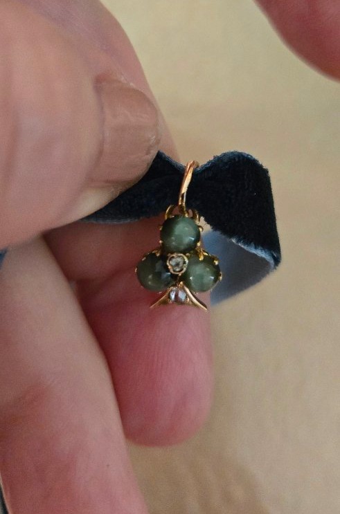 Clover Shape Charm/pendant, 18ct Gold, Cat's Eye And Diamonds-photo-4
