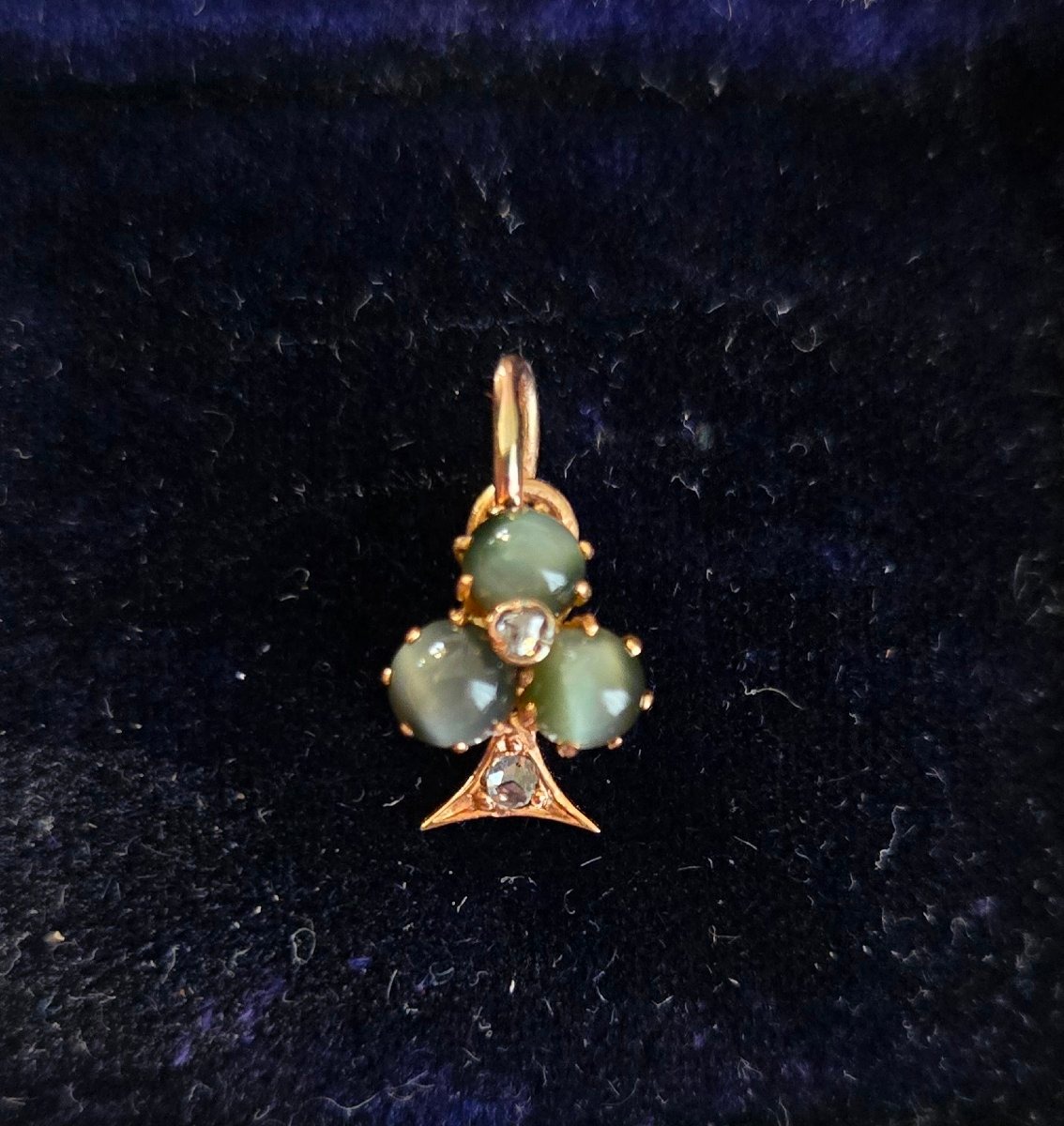 Clover Shape Charm/pendant, 18ct Gold, Cat's Eye And Diamonds