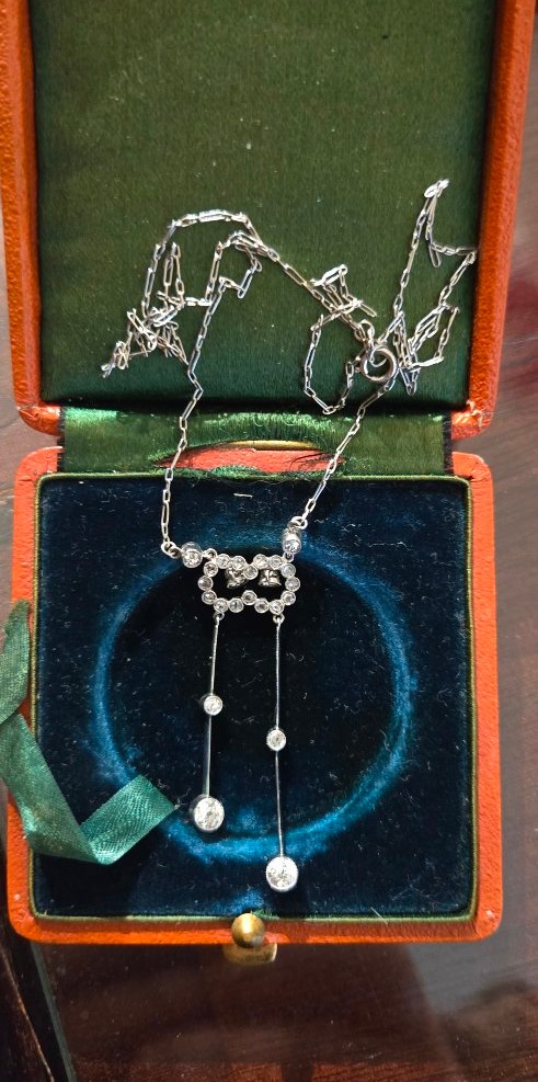 Négligée Art Deco Platinum Necklace Set With Diamonds-photo-2