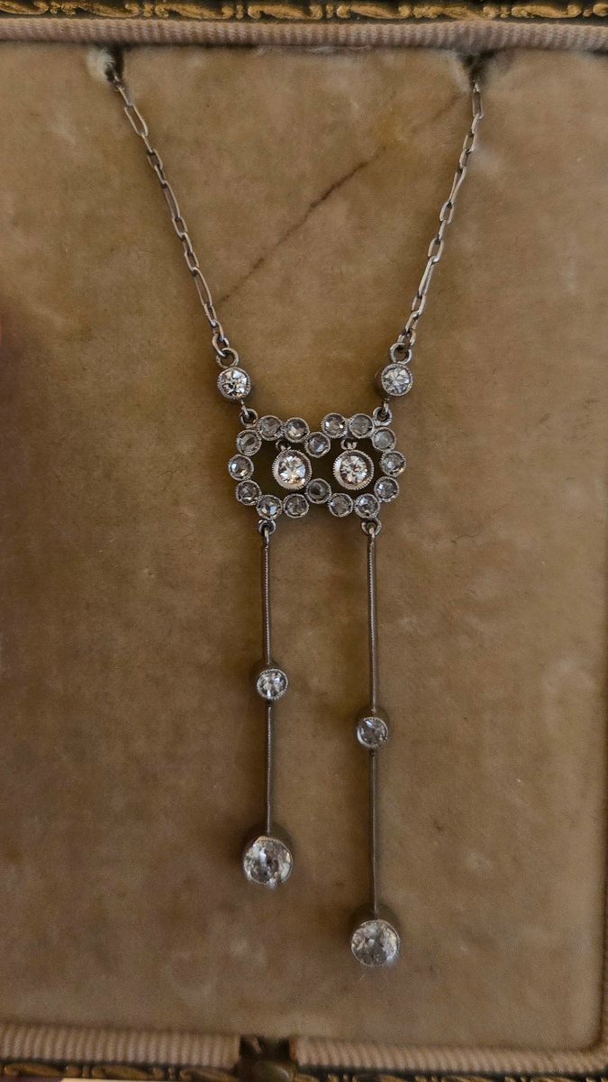 Négligée Art Deco Platinum Necklace Set With Diamonds
