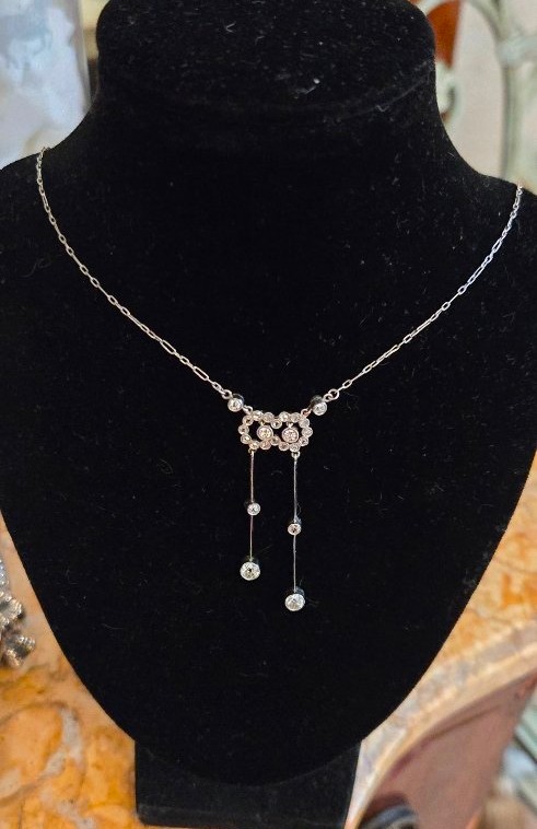 Collier Négligé Art Déco en Platine sertie de Diamants 