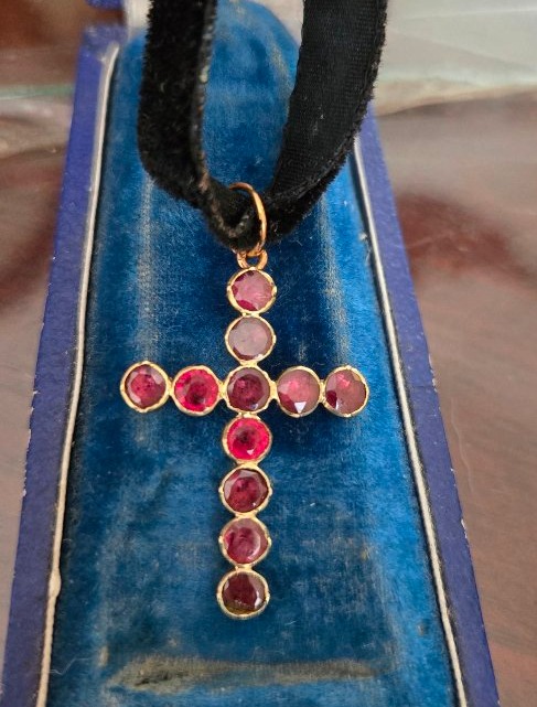 Louis Phillipe Croix Perpignan Grenats en Or 18ct, en paillon