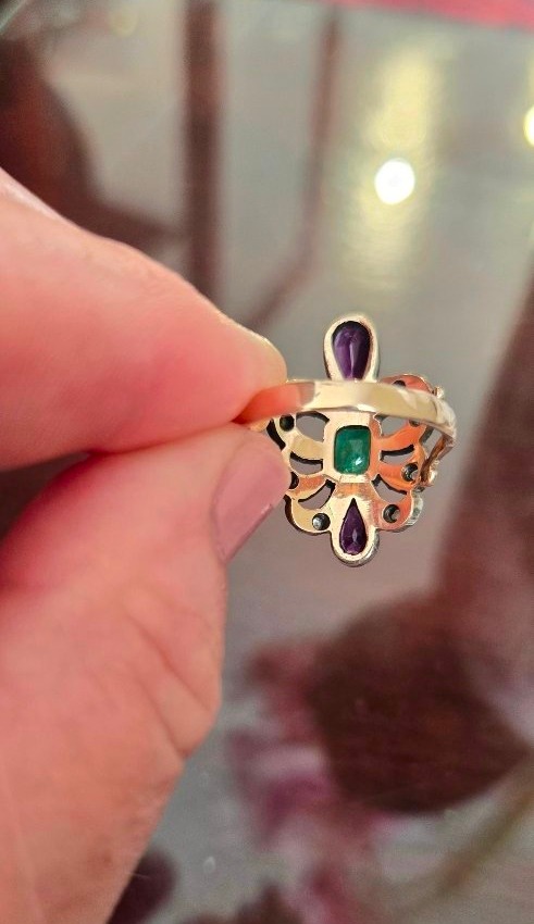 Art Nouveau Ring In 18-karat Gold And Silver, Set With Amethysts, Diamonds, And An Emerald-photo-2