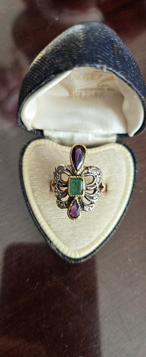 Art Nouveau Ring In 18-karat Gold And Silver, Set With Amethysts, Diamonds, And An Emerald-photo-7
