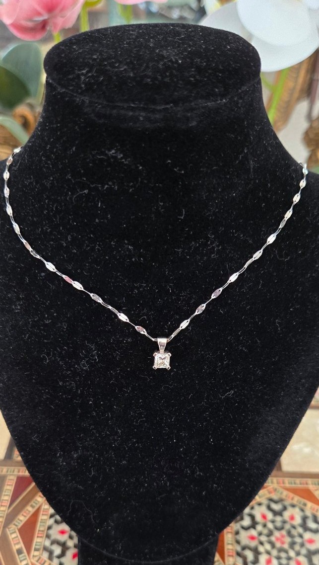 Pendentif/Collier Diamant, taille Princess, montre sur 18ct Or Blanc 