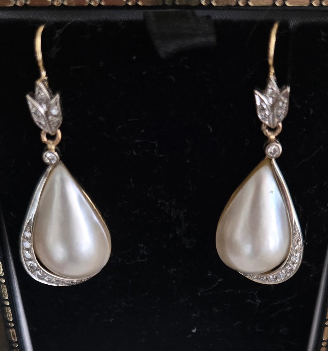 18k Gold Earrings, Set With A Pearl And Diamonds -photo-1