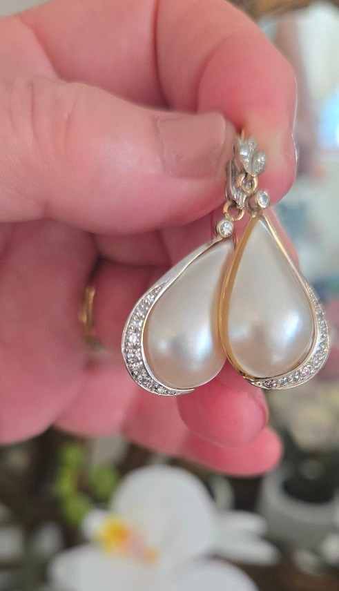 18k Gold Earrings, Set With A Pearl And Diamonds -photo-3