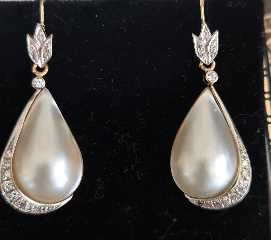 18k Gold Earrings, Set With A Pearl And Diamonds 