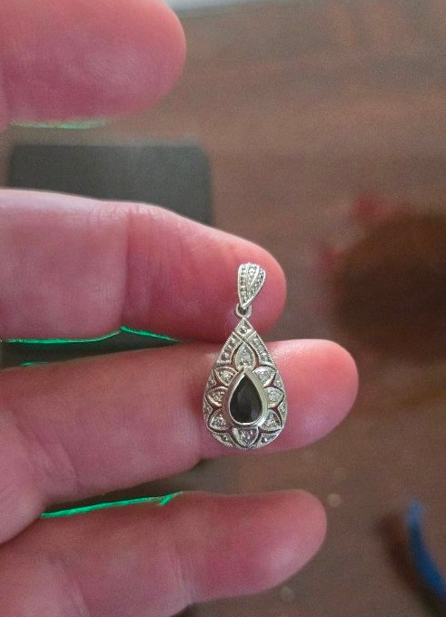 Pendentif Vintage en Or Blanc 18ct orné d'une Saphir et de 8 Diamants -photo-4