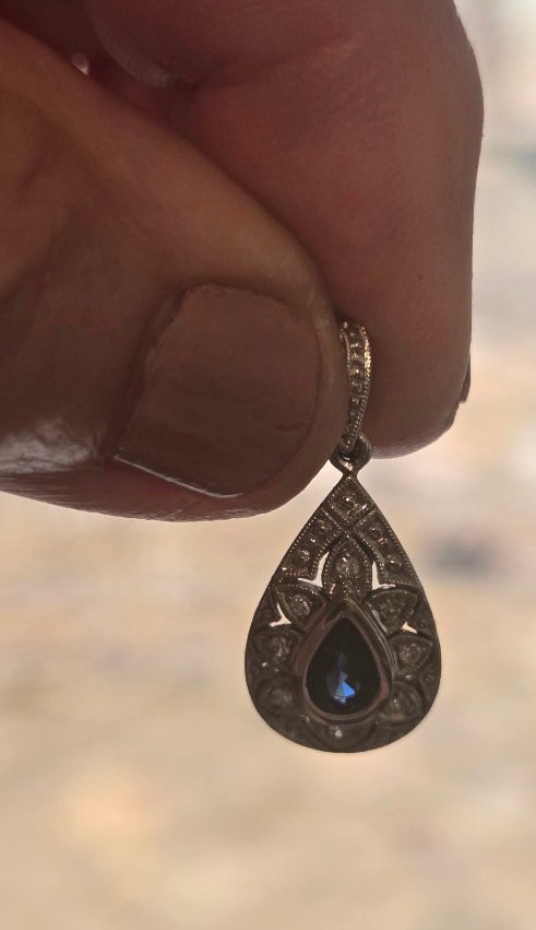 Pendentif Vintage en Or Blanc 18ct orné d'une Saphir et de 8 Diamants -photo-5