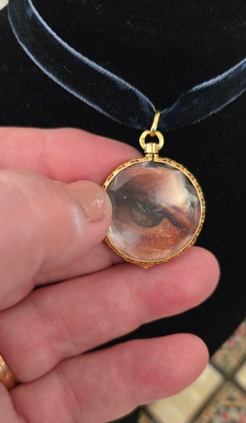 An Antique 18-karat Gold Photo Locket -photo-2