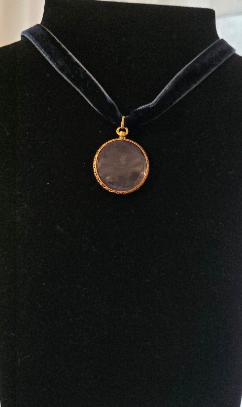 An Antique 18-karat Gold Photo Locket -photo-5