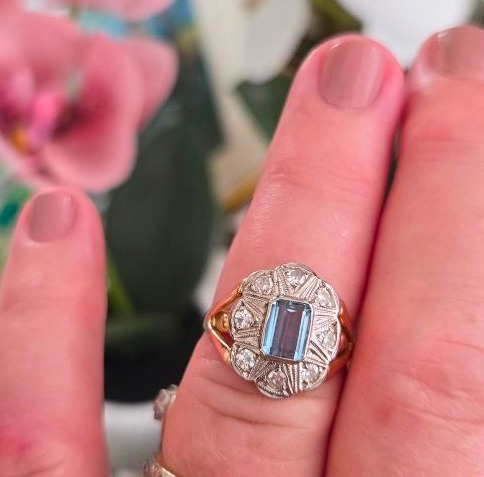 Antique 18-carat Gold Ring, Set With An Aquamarine And Diamonds -photo-4