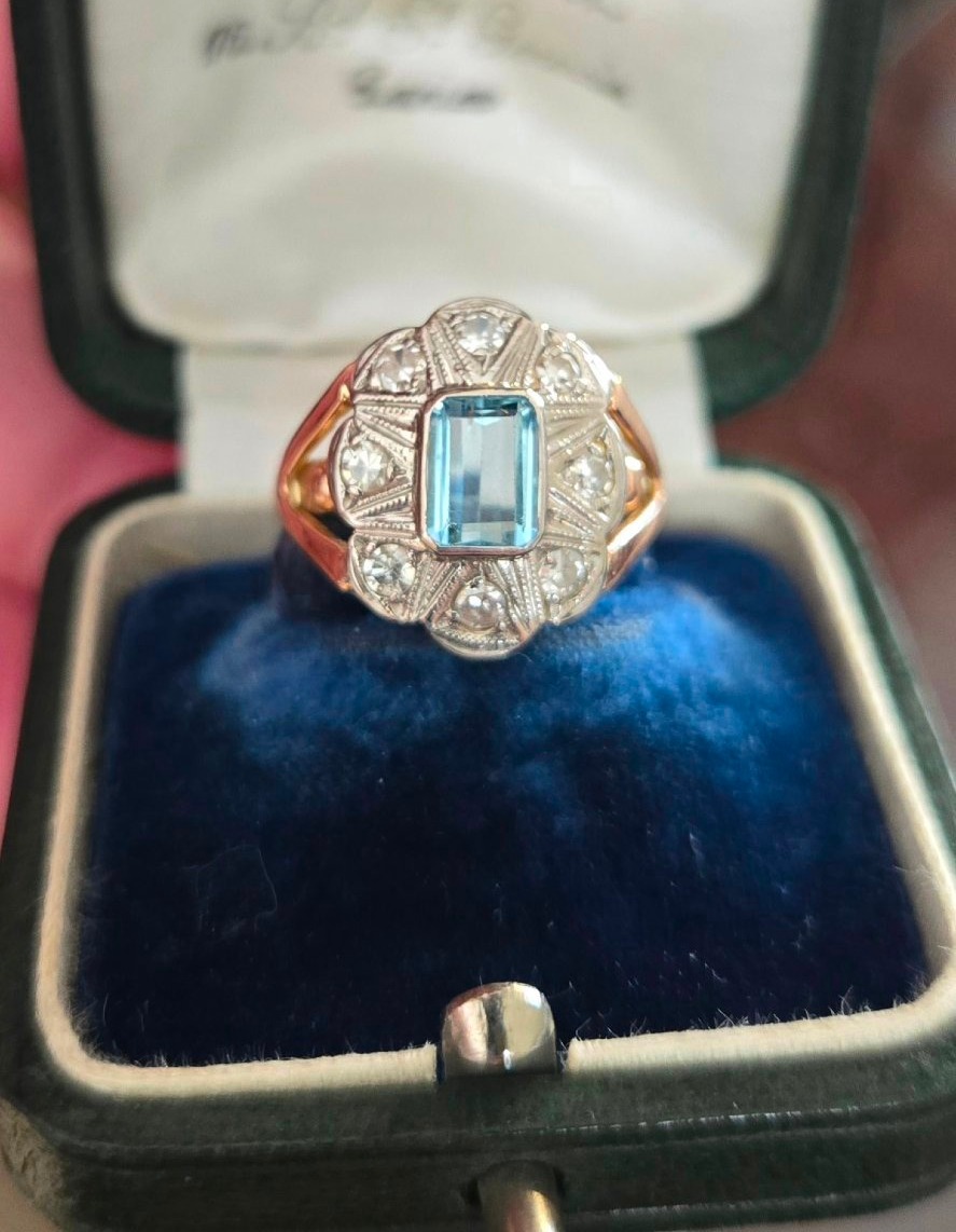 Antique 18-carat Gold Ring, Set With An Aquamarine And Diamonds 
