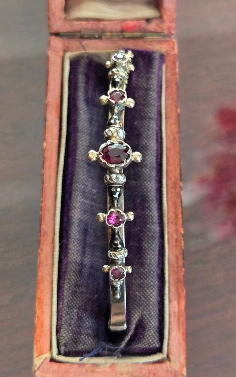 Austro-Hongrois Bracelet rigide en Argent orné de motifs de "Têtes de Moretti "