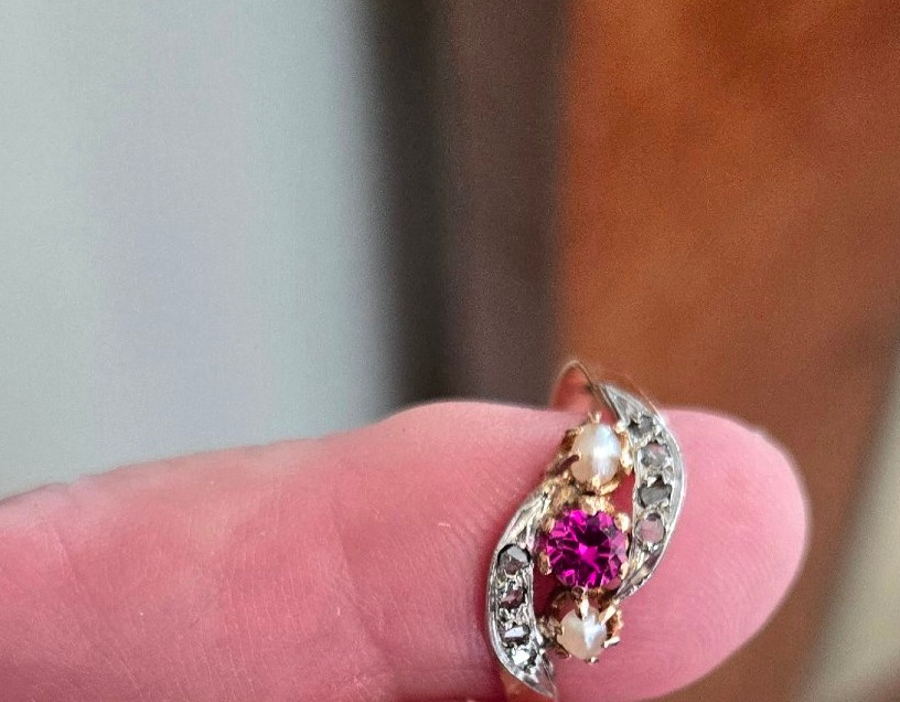 Art Nouveau Bague en Or 18ct ornée d'un Rubis centrale et entourée de Diamants -photo-2