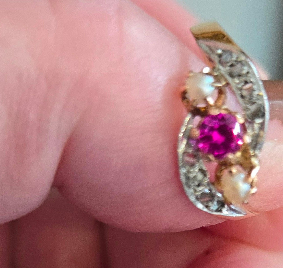 Art Nouveau Bague en Or 18ct ornée d'un Rubis centrale et entourée de Diamants -photo-3