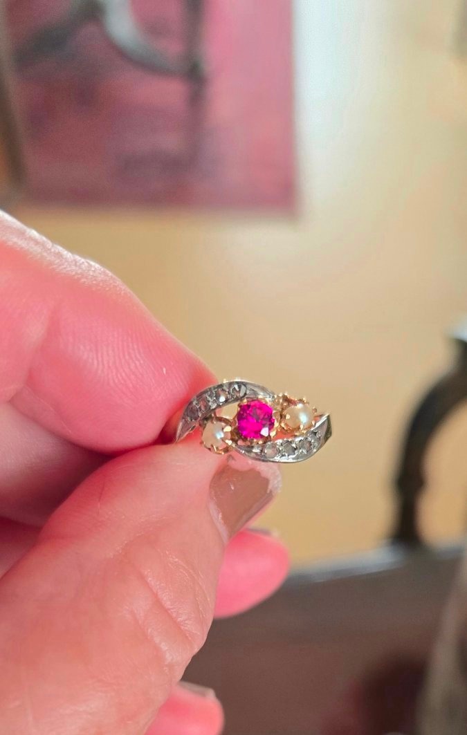 Art Nouveau Bague en Or 18ct ornée d'un Rubis centrale et entourée de Diamants -photo-4