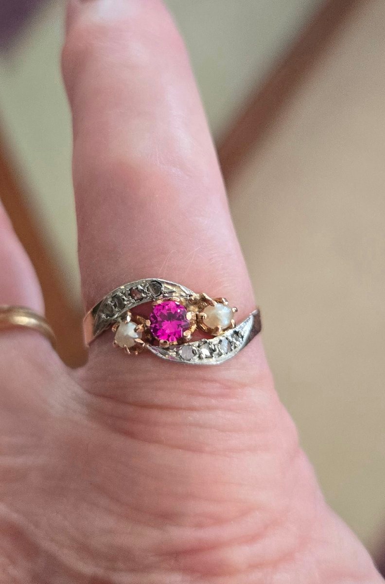 Art Nouveau Bague en Or 18ct ornée d'un Rubis centrale et entourée de Diamants -photo-2