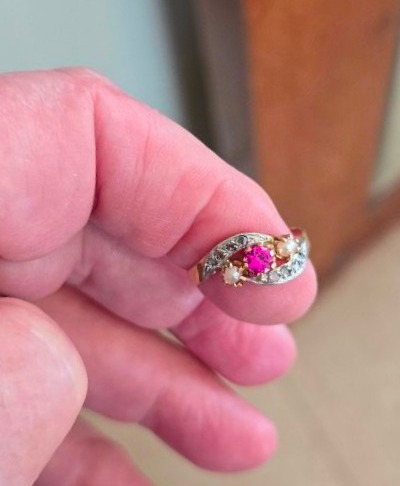 Art Nouveau Bague en Or 18ct ornée d'un Rubis centrale et entourée de Diamants -photo-3