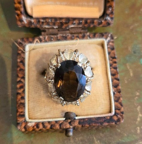 Une Bague Cocktail, sertie d'un grand Quartz Fumé en Or 14ct-photo-7