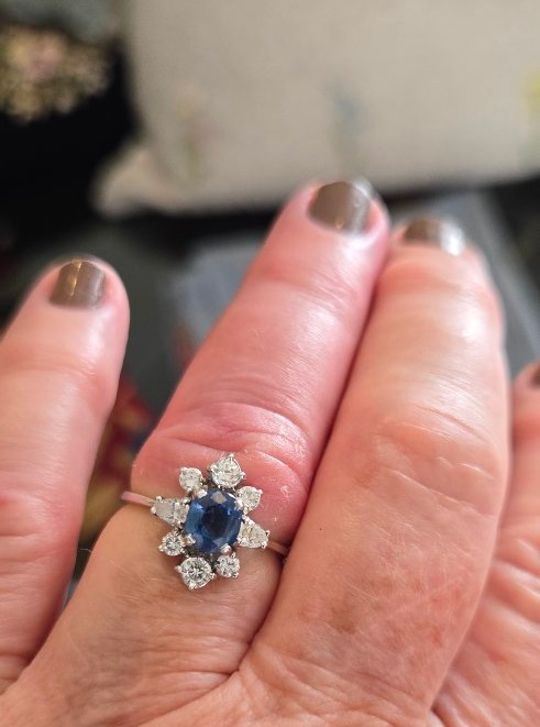 Vintage "daisy" Ring 18k White Gold With A Light Blue Sapphire And 8 Diamonds -photo-7