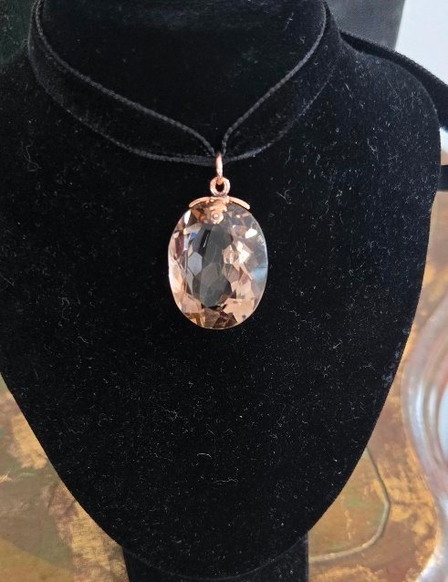 Vintage 18k Gold Pendant Set With A Large Citrine