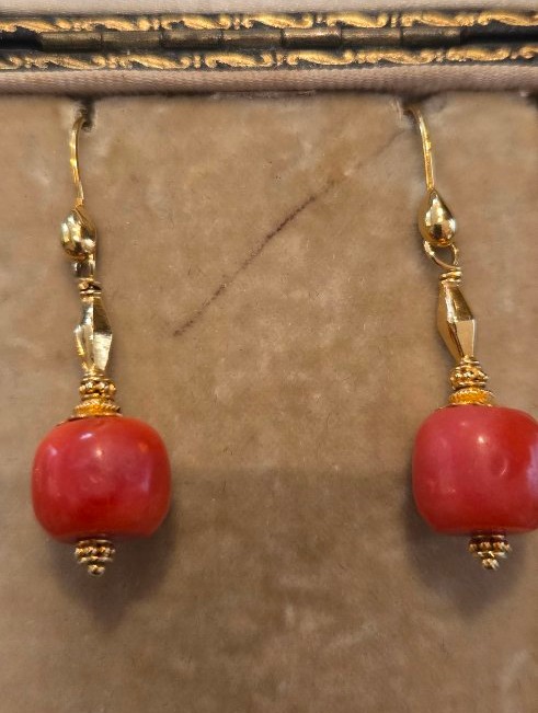 Paire de Boucles d'oreilles anciennes en Or 18ct et Corail-photo-3