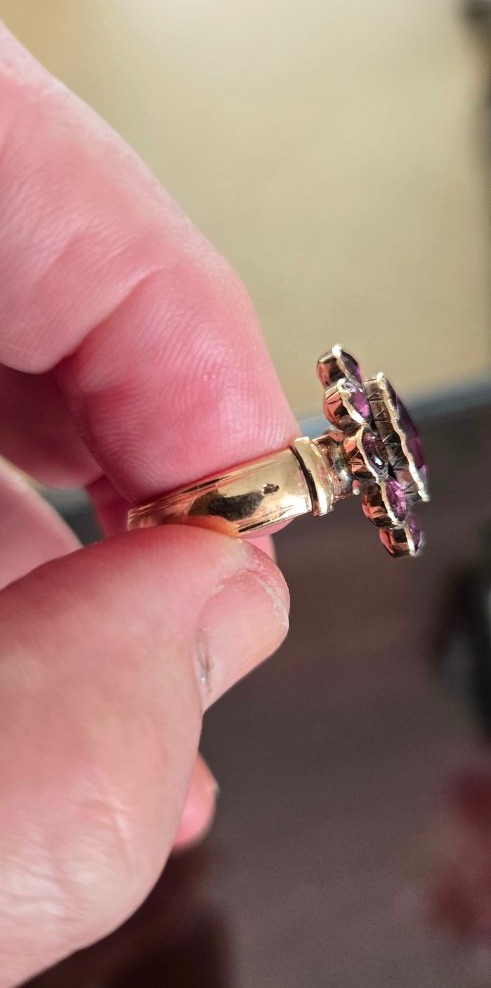 Bague Napoléon 111 l en Or 18ct et est ornée de Grenats de Perpignan, Poids 6.14g-photo-2