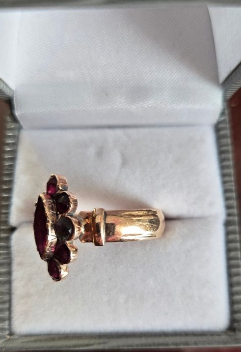 Bague Napoléon 111 l en Or 18ct et est ornée de Grenats de Perpignan, Poids 6.14g-photo-2