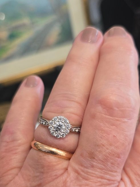 Bague "Marguerite " Vintage en Or blanc 18ct, sertie de Diamants (0.76ct) -photo-1