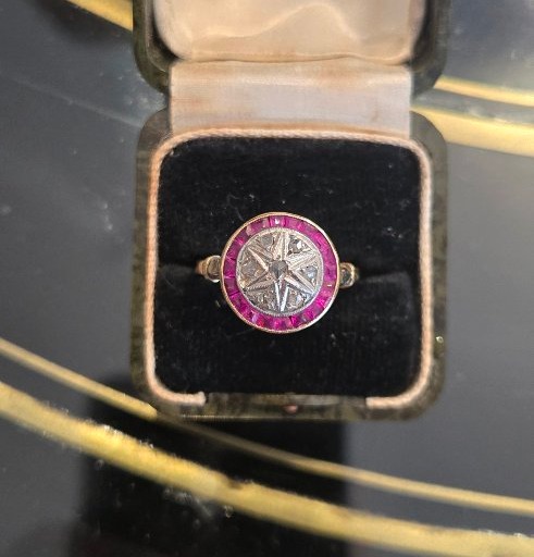Art Deco "target" Ring In 18ct Gold, Set With Rubies And Diamonds -photo-4