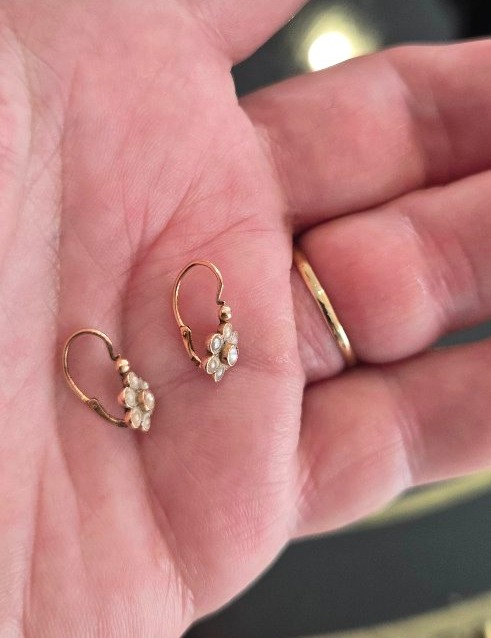 Belle époque—earrings, Dormeuse Style, In 18k Gold And Pearls -photo-2