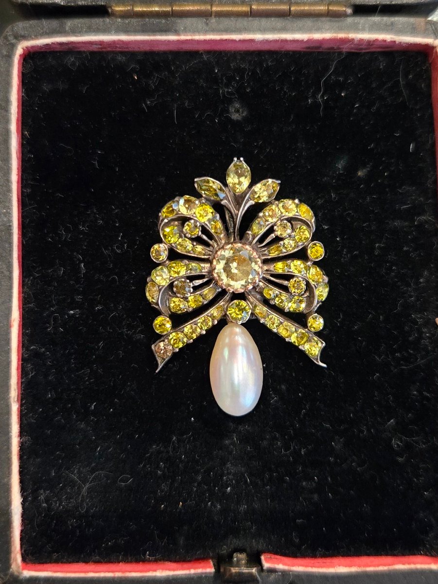 Chrysoberyl—antique Chrysoberyl And Natural Pearl Pendant Set In Silver 